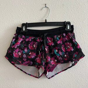 Lululemon Hotty Hot Low Rise Short 2.5"